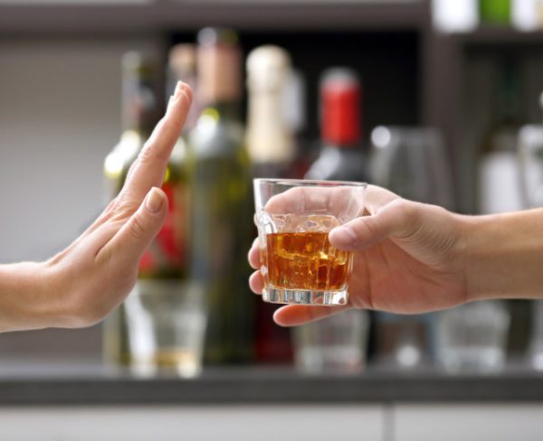 ВЦИОМ: россияне поддерживают запрет продажи алкоголя до 21 года