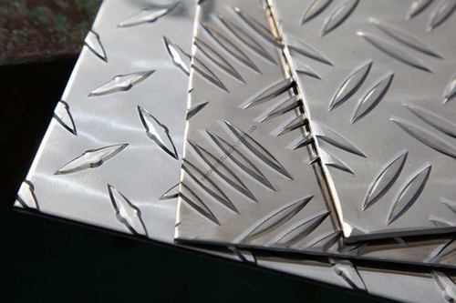 Преимущества рифленого алюминиевого листа